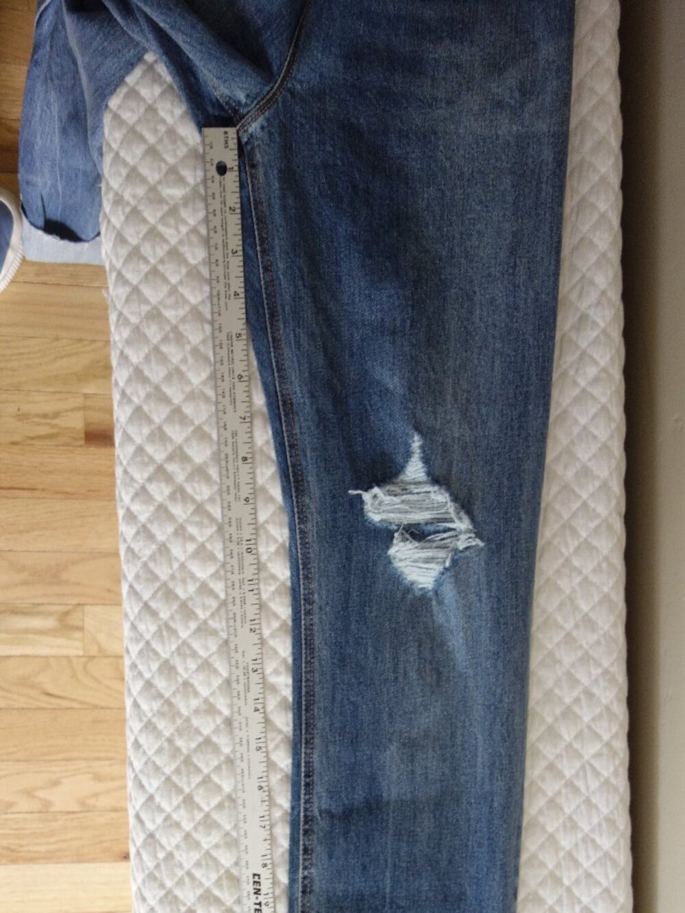 NWT OLD NAVY Distressed / Ripped Raw Hem Boyfriend Blue Jeans – Wmns 16 - Picture 6 of 9